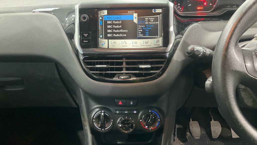 Used Peugeot 208 2014 for sale - 76359852: Photo 11