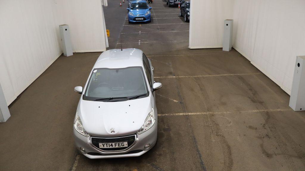 Used Peugeot 208 2014 for sale - 76359852: Photo 13