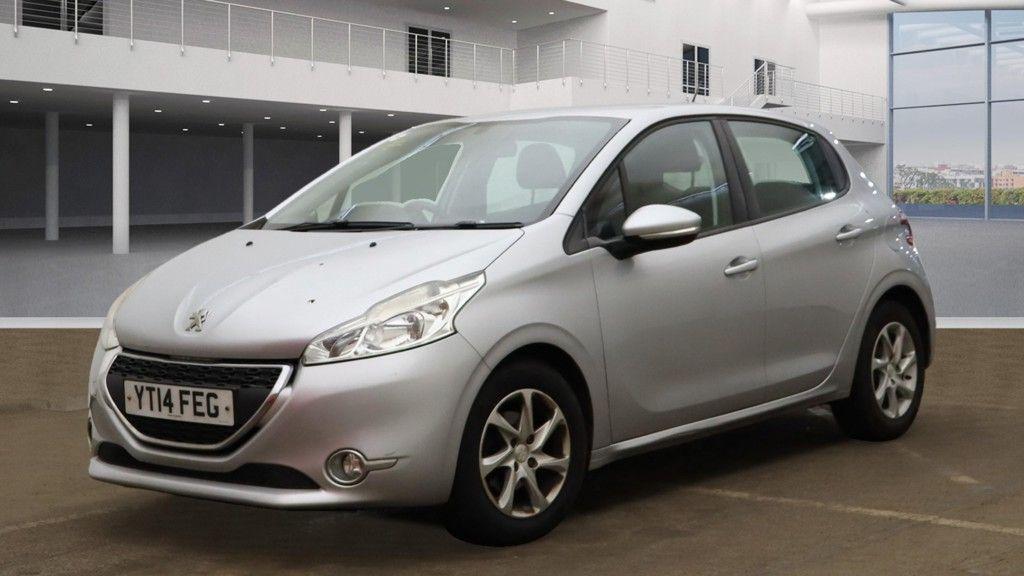 Used Peugeot 208 2014 for sale - 76359852: Photo 2
