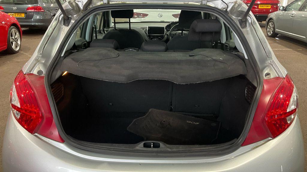 Used Peugeot 208 2014 for sale - 76359852: Photo 7