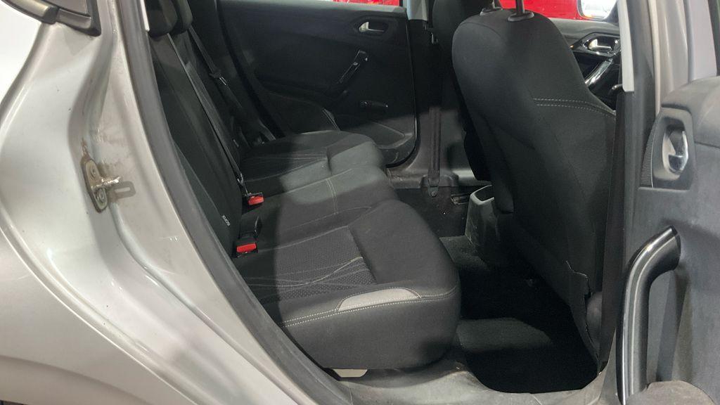 Used Peugeot 208 2014 for sale - 76359852: Photo 8