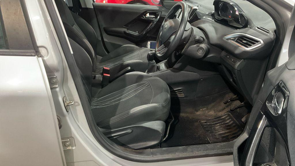 Used Peugeot 208 2014 for sale - 76359852: Photo 9