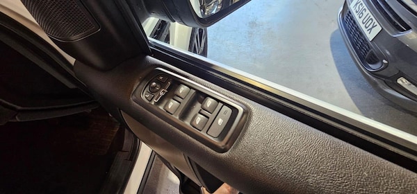 Used Land Rover Discovery 4 2011 for sale - 76013046: Photo 25