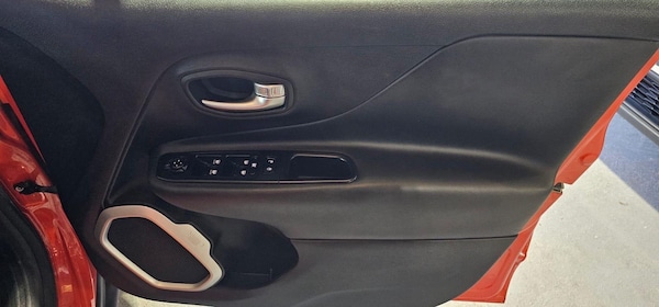 Used Jeep Renegade 2015 for sale - 76226989: Photo 25
