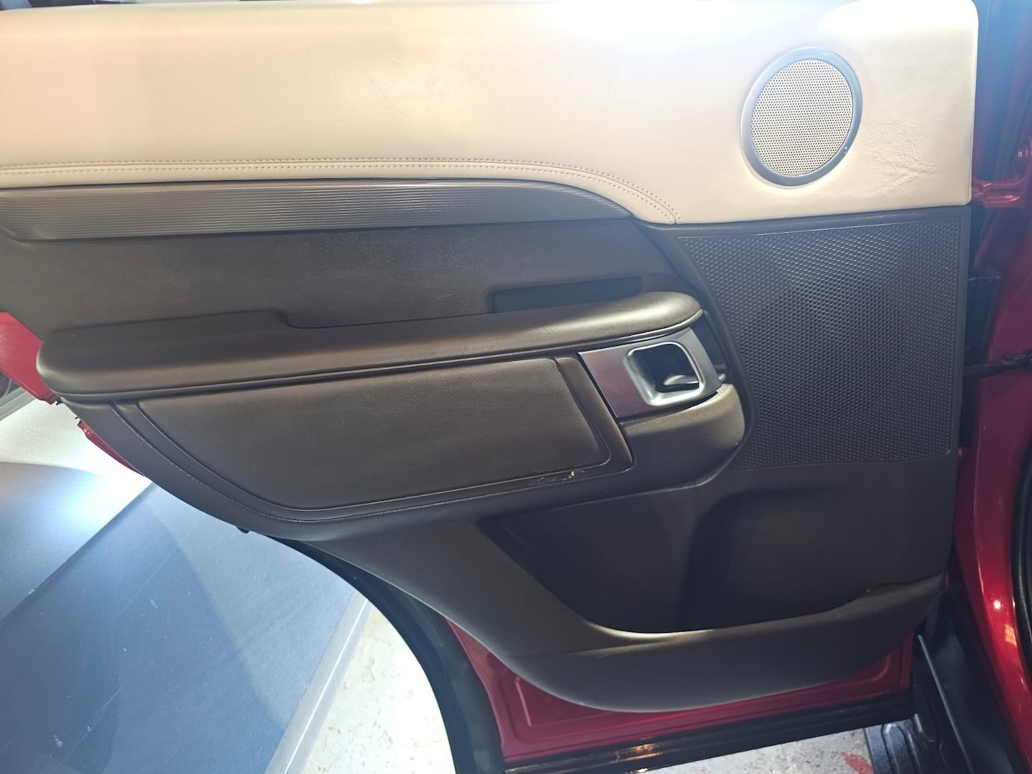 Used Land Rover Discovery 2017 for sale - 76772003: Photo 24