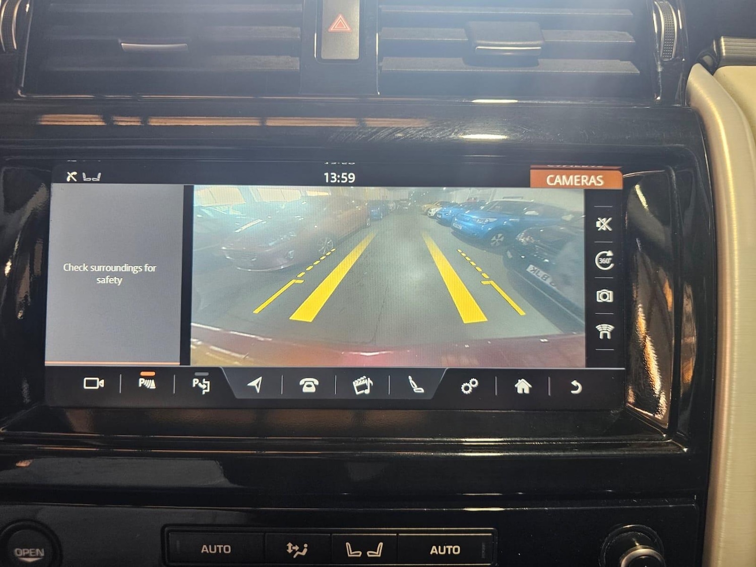 Used Land Rover Discovery 2017 for sale - 76772003: Photo 31