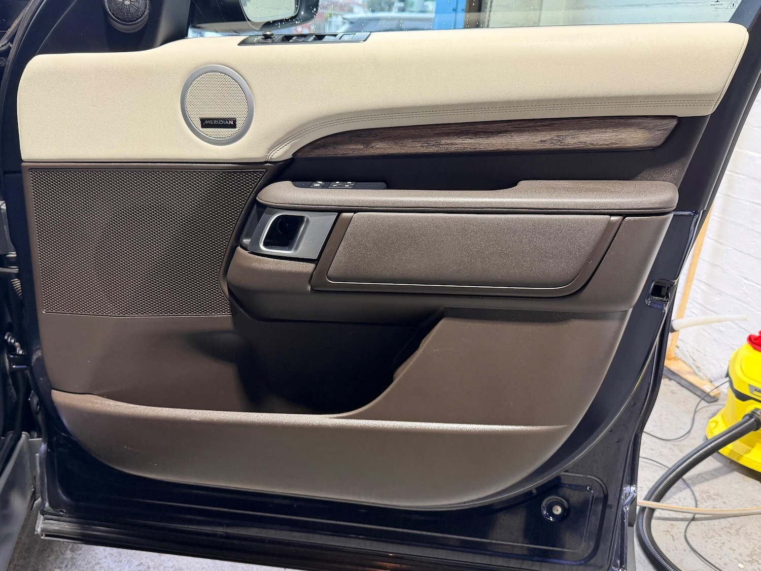 Used Land Rover Discovery 2017 for sale - 77238347: Photo 27