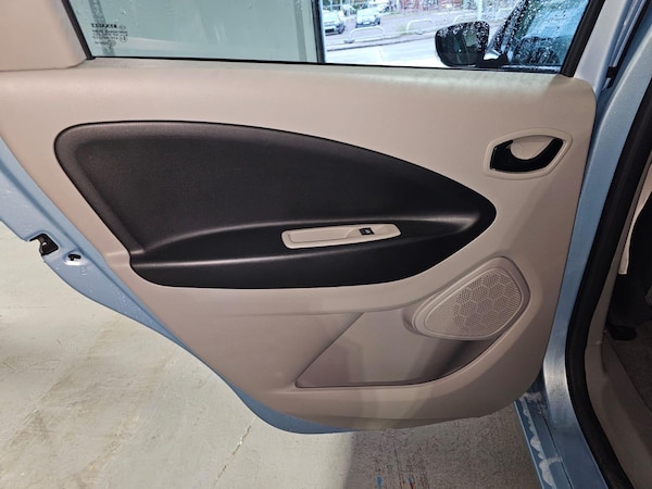 Used Renault Zoe 2019 for sale - 76283117: Photo 16