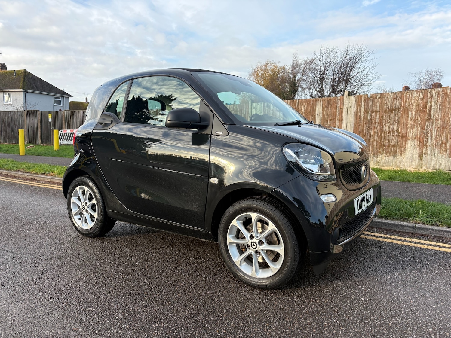 Used smart fortwo 2019 for sale - 76809345: Photo 1