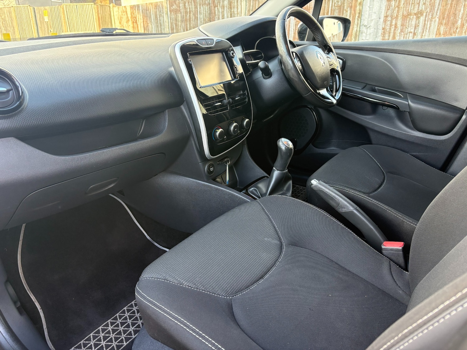 Used Renault Clio 2016 for sale - 77715460: Photo 8