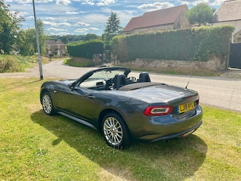 Used Fiat 124 Spider 2018 for sale - 75488891: Photo