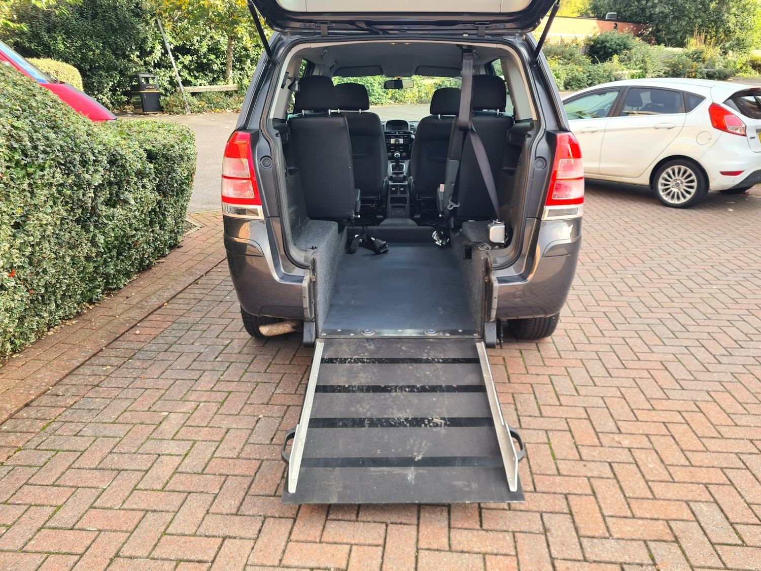 Used Vauxhall Zafira 2014 for sale - 76707570: Photo 2