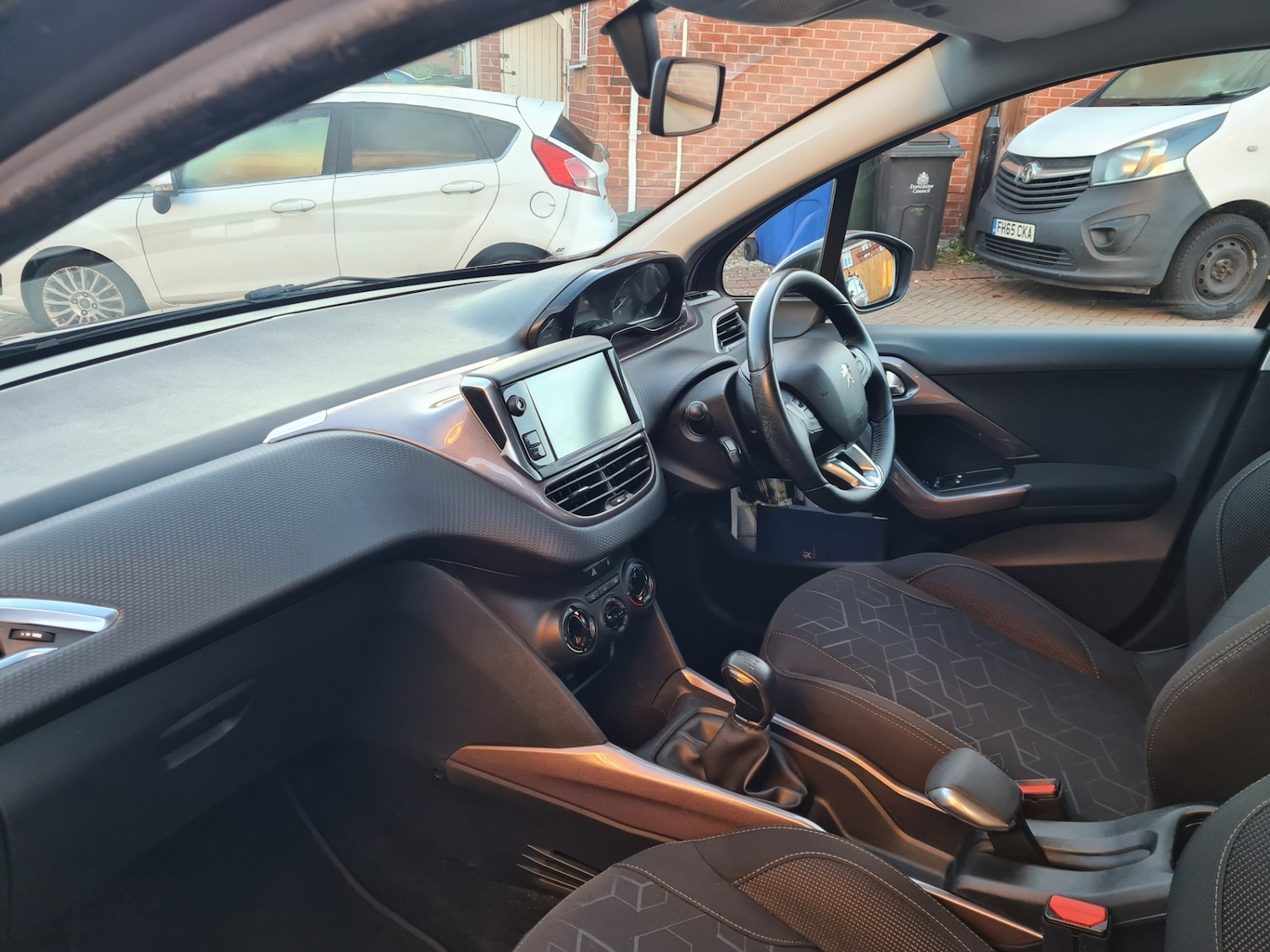 Used Peugeot 2008 2015 for sale - 76340374: Photo 13