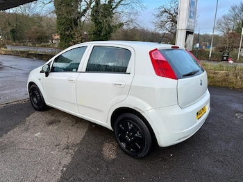 Used Fiat Grande Punto 2010 for sale - 77208623: Photo