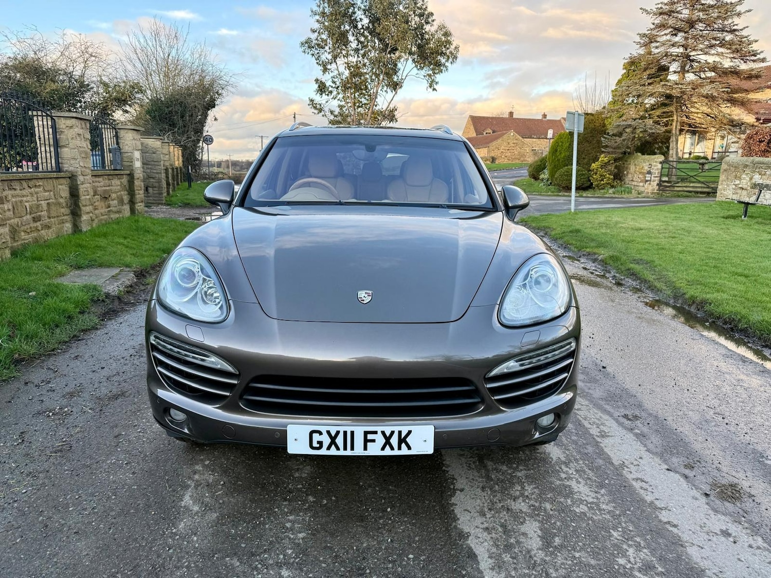 Used Porsche Cayenne 2011 for sale - 77578981: Photo 2