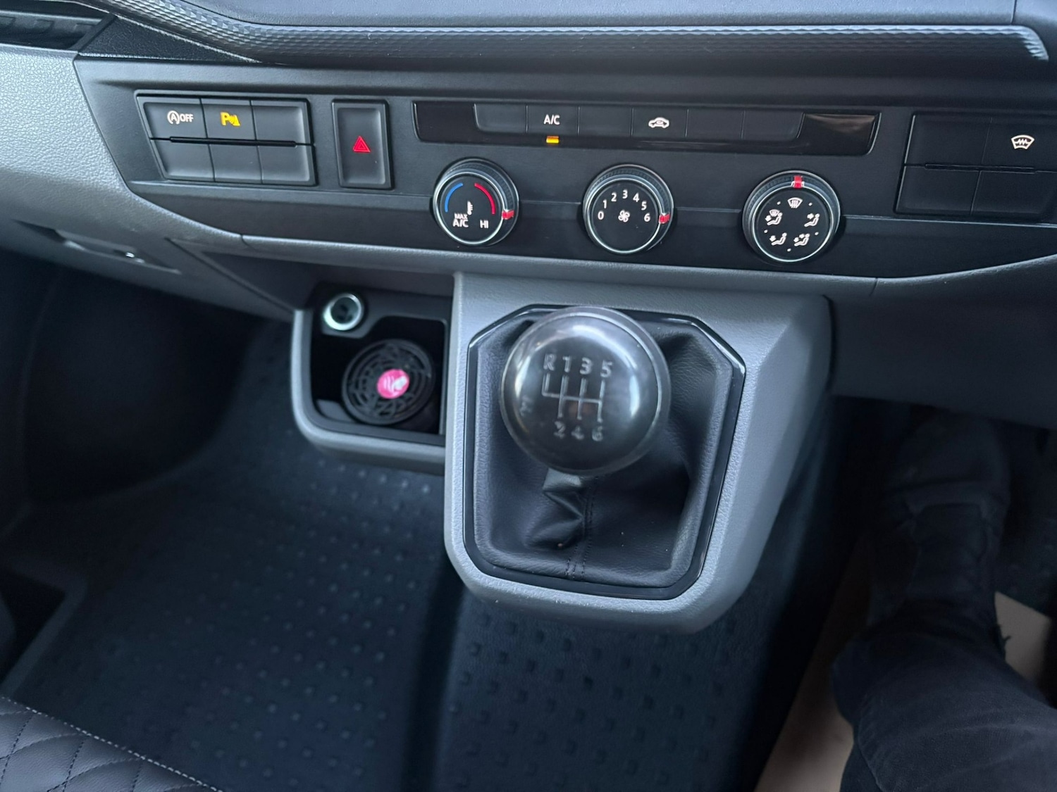 Used Volkswagen Transporter 2023 for sale - 77240520: Photo 17