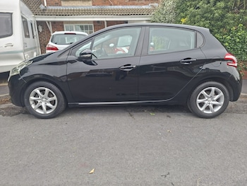 Used Peugeot 208 2014 for sale - 78873446: Photo