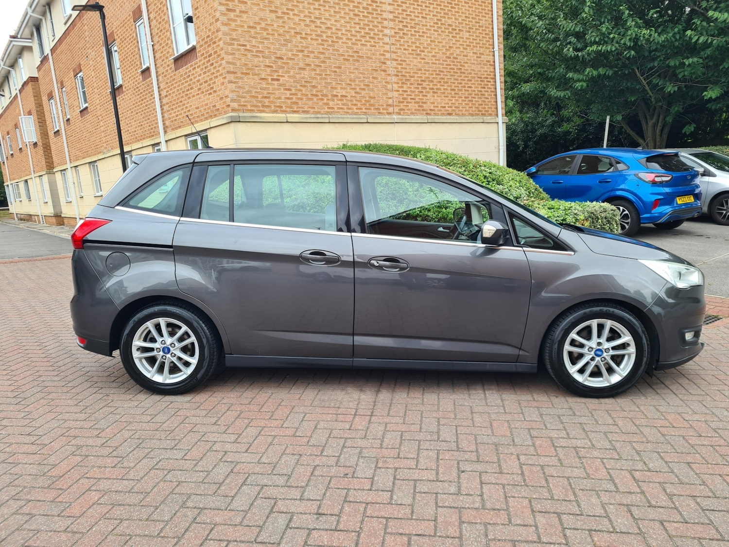 Used Ford Grand C-Max 2015 for sale - 76382422: Photo 2