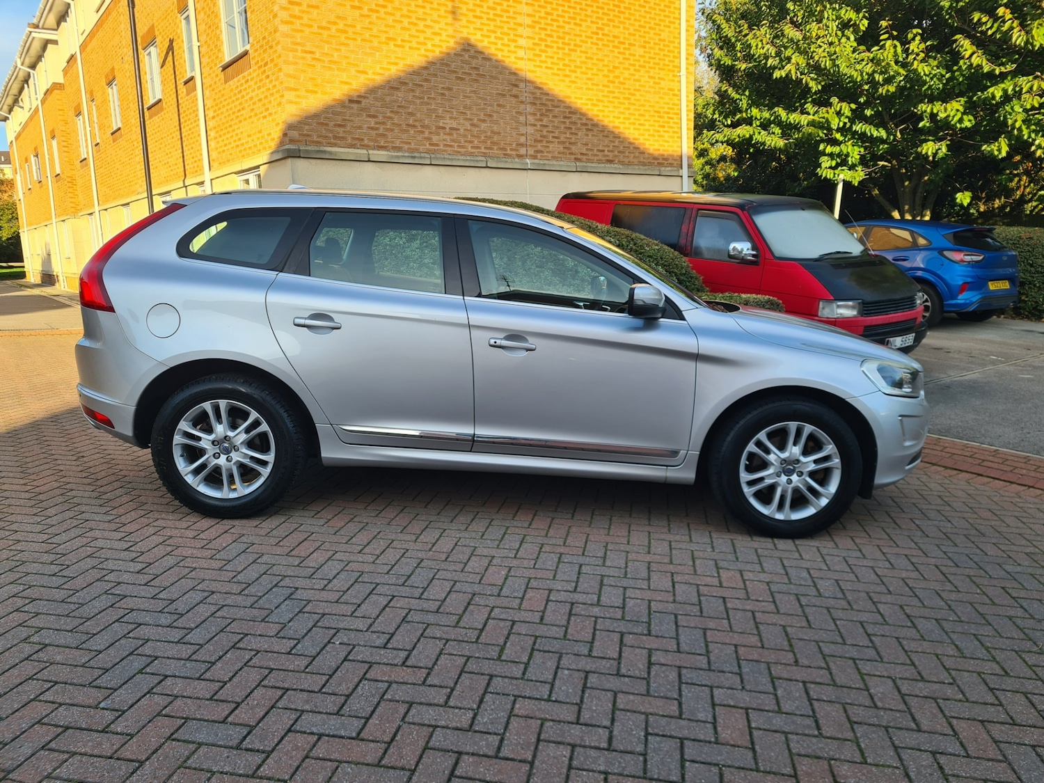 Used Volvo XC60 2014 for sale - 76378960: Photo 2