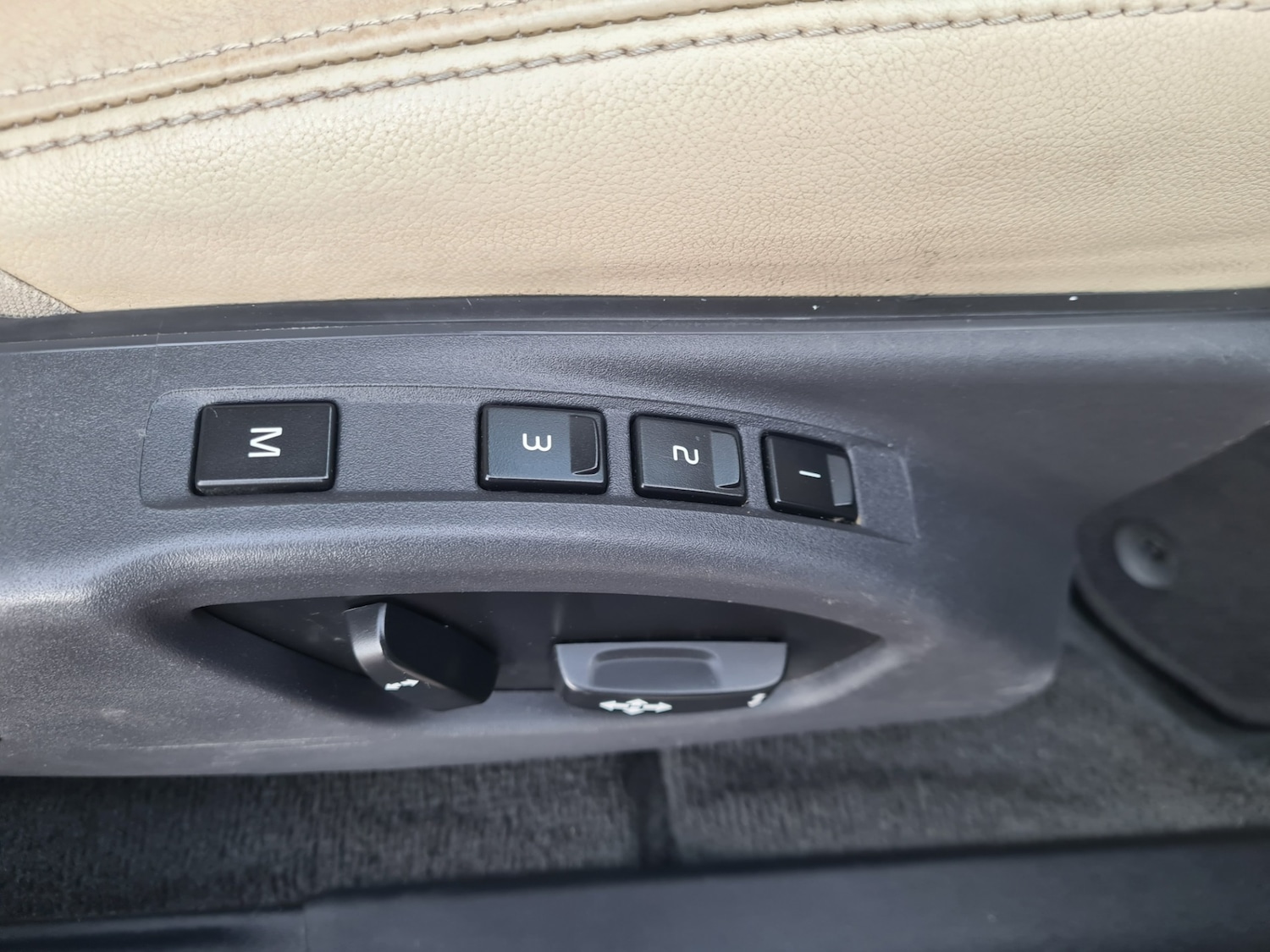 Used Volvo XC60 2014 for sale - 76378960: Photo 8