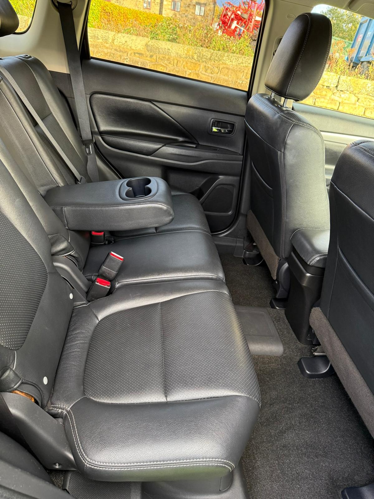 Used Mitsubishi Outlander 2015 for sale - 76940372: Photo 8