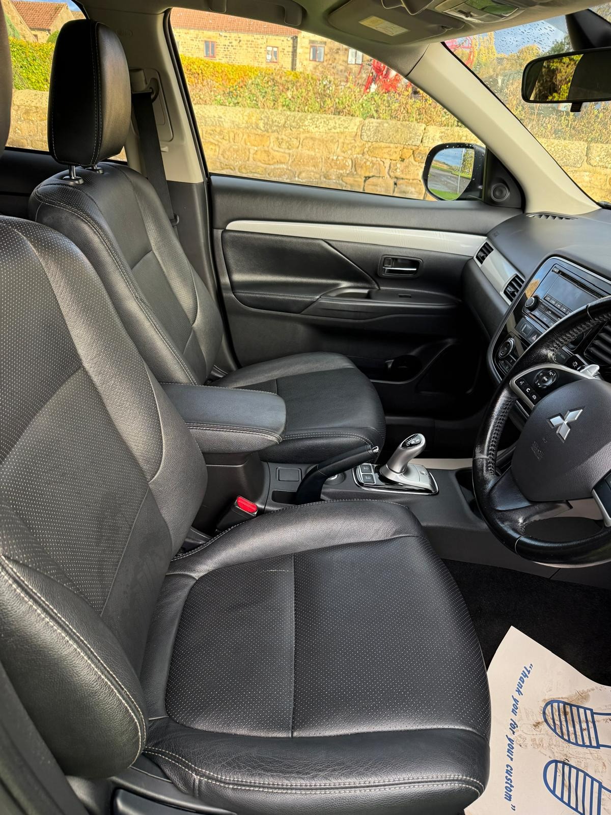 Used Mitsubishi Outlander 2015 for sale - 76940372: Photo 9