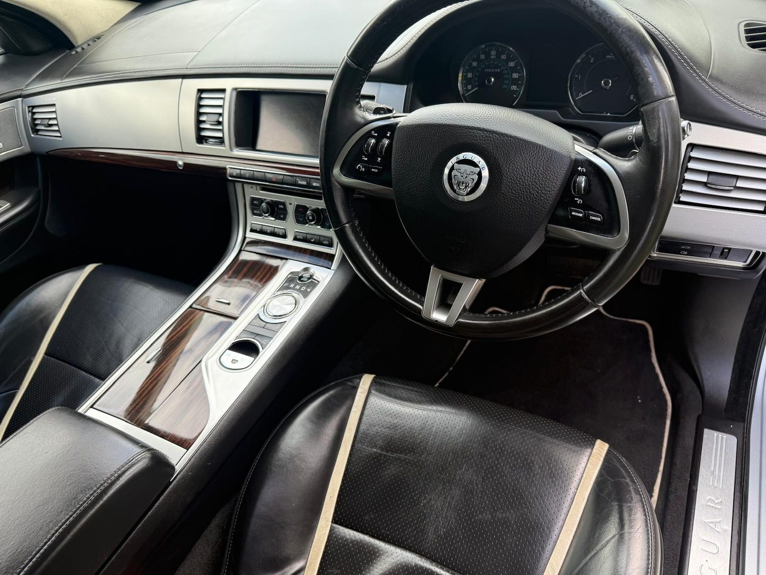 Used Jaguar XF 2012 for sale - 78067040: Photo 8