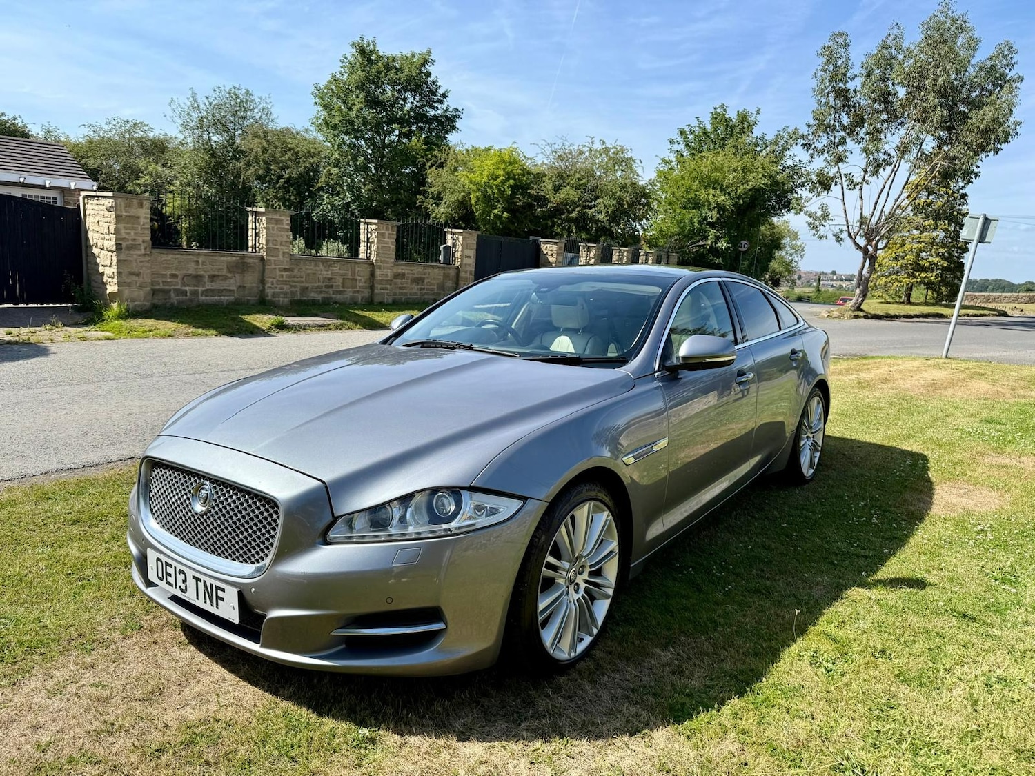 Used Jaguar XJ 2013 for sale - 77337917: Photo 3