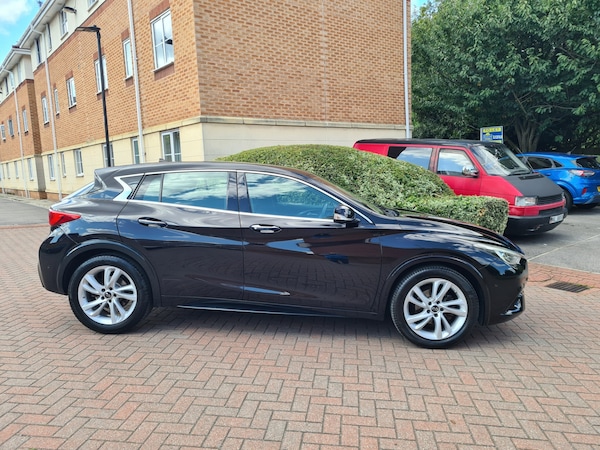 Used Infiniti Q30 2017 for sale - 76234210: Photo 2
