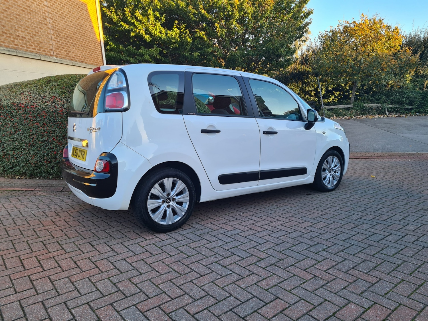 Used Citroen C3 Picasso 2010 for sale - 76478277: Photo 4