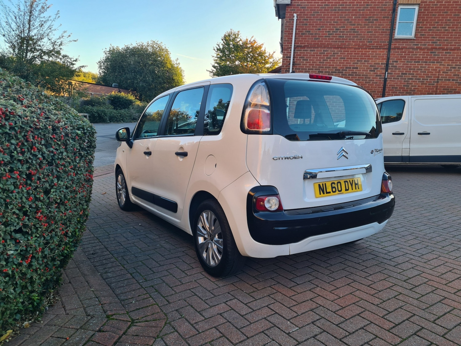 Used Citroen C3 Picasso 2010 for sale - 76478277: Photo 6