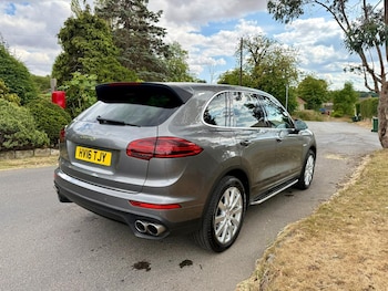 Used Porsche Cayenne 2016 for sale - 79473050: Photo