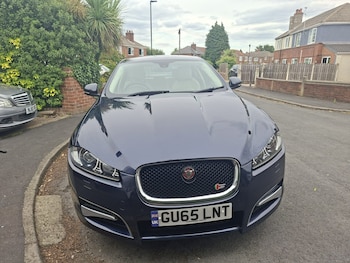 Used Jaguar XF 2015 for sale - 79473350: Photo