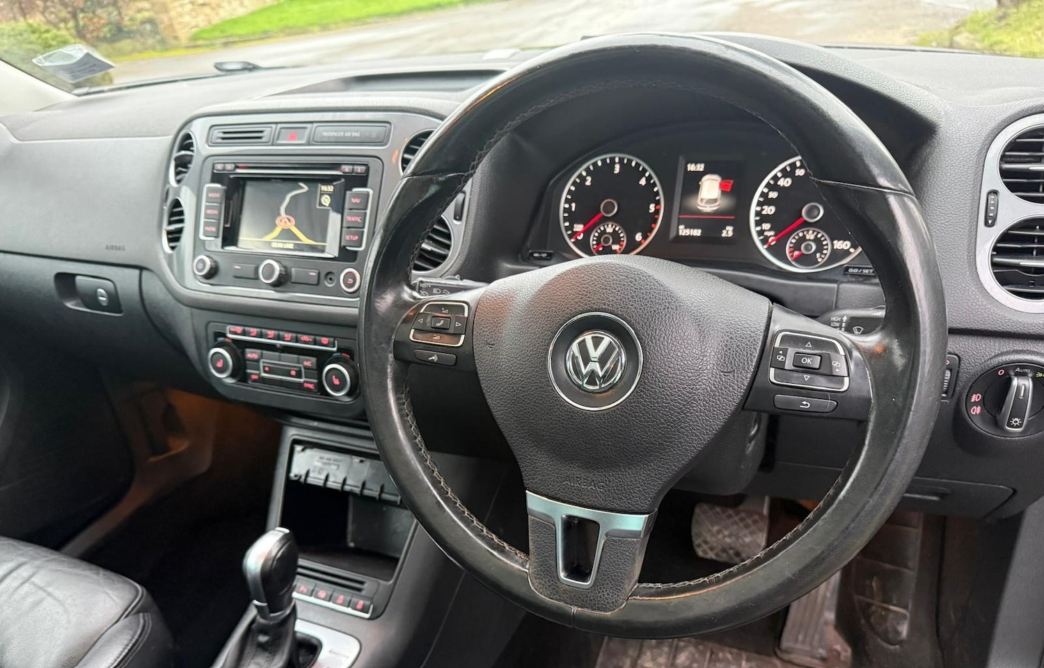 Used Volkswagen Tiguan 2015 for sale - 77654028: Photo 9