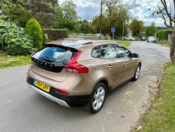 Used Volvo V40 2014 for sale - 75836766: Photo