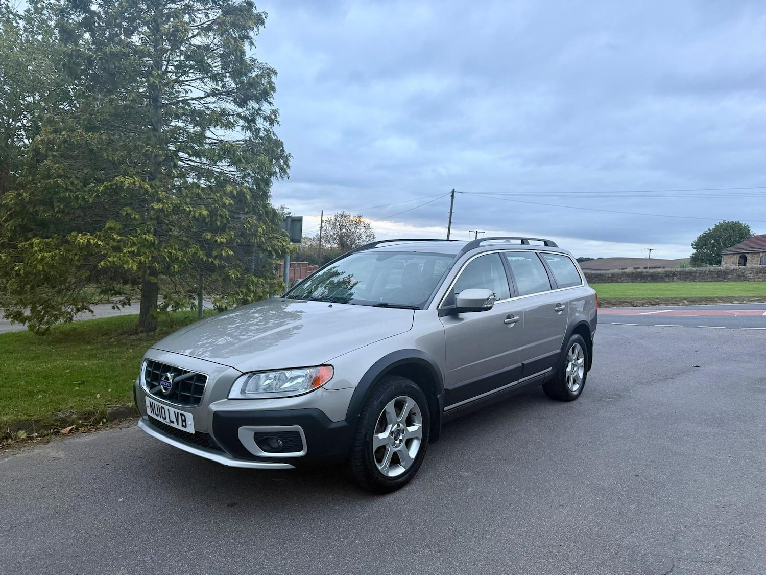 Used Volvo XC70 2010 for sale - 76543081: Photo 1