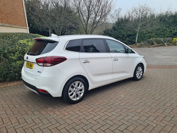 Used Kia Carens 2018 for sale - 78274101: Photo