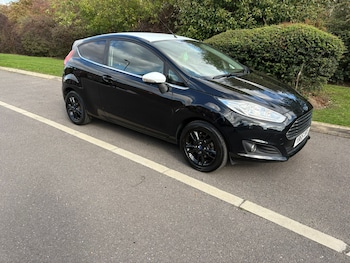 Used Ford Fiesta 2015 for sale - 76120475: Photo