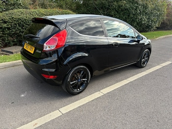 Used Ford Fiesta 2015 for sale - 76120475: Photo