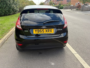Used Ford Fiesta 2015 for sale - 76120475: Photo