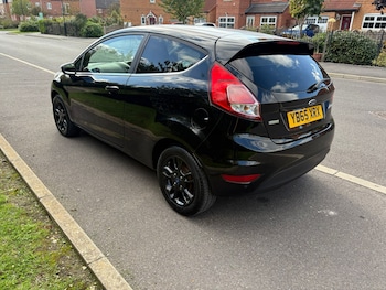 Used Ford Fiesta 2015 for sale - 76120475: Photo