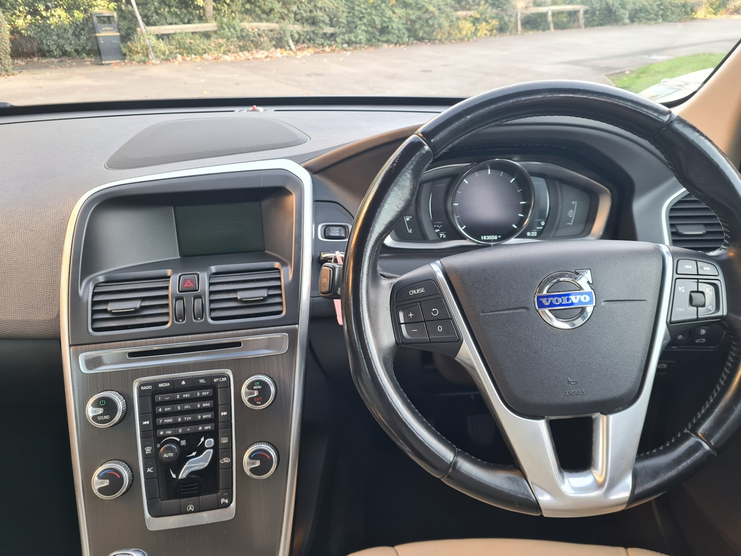 Used Volvo XC60 2014 for sale - 76478285: Photo 9