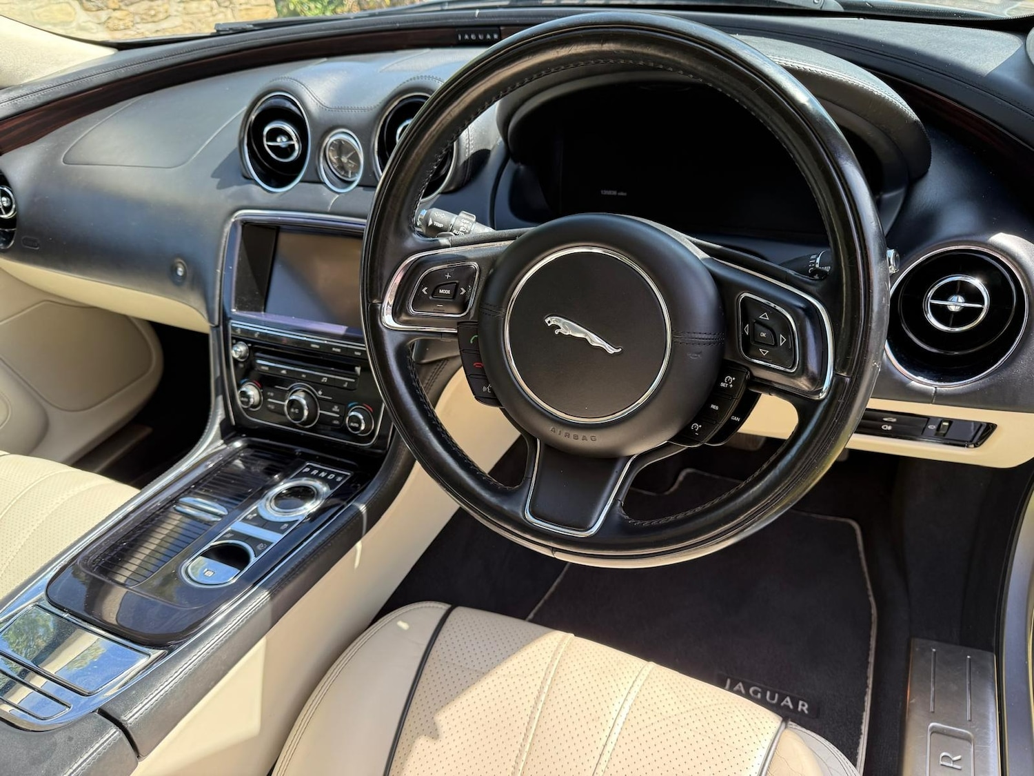 Used Jaguar XJ 2013 for sale - 77628849: Photo 12