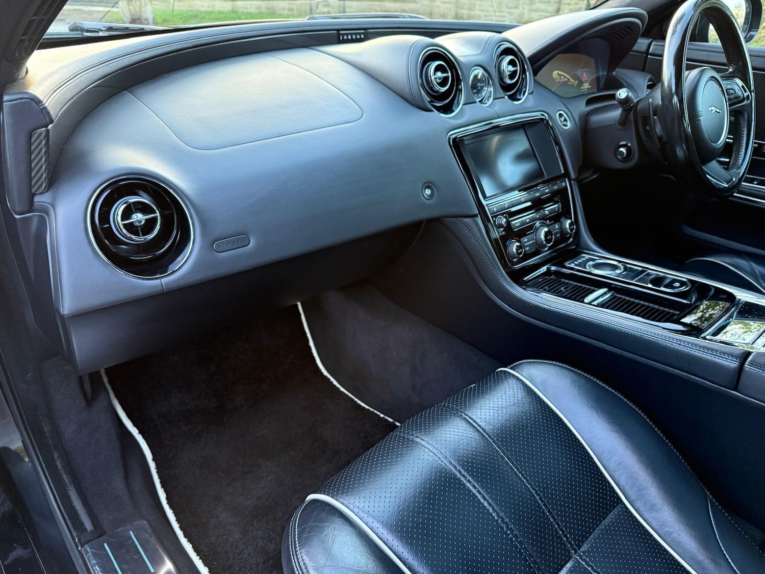 Used Jaguar XJ 2015 for sale - 76807975: Photo 16