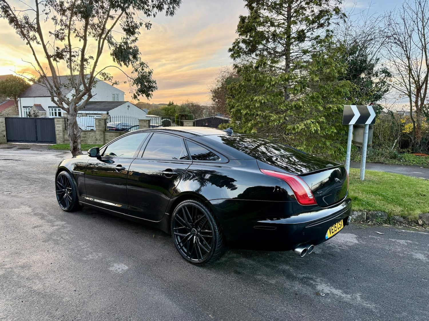 Used Jaguar XJ 2015 for sale - 76807975: Photo 4