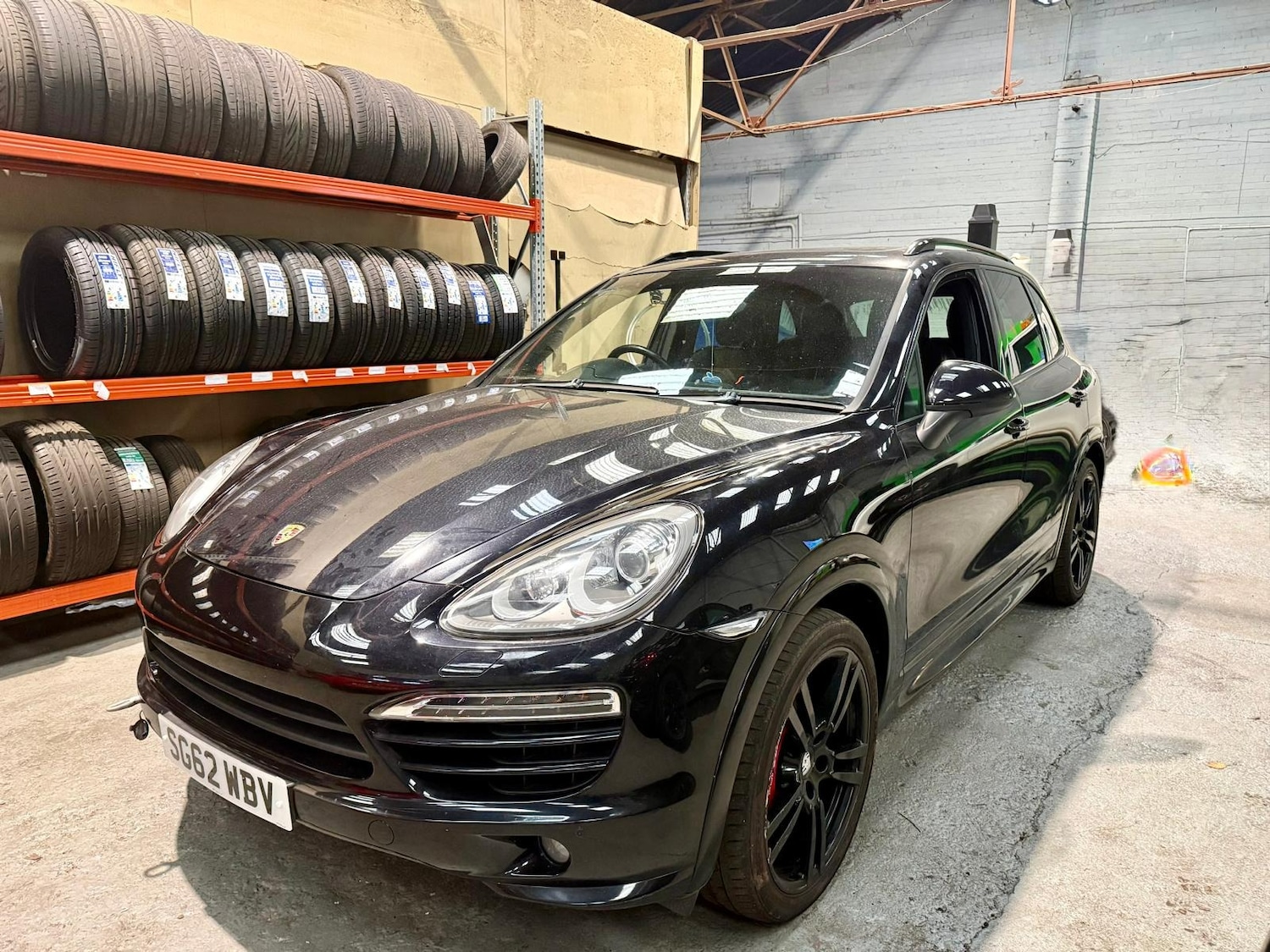 Used Porsche Cayenne 2012 for sale - 77531961: Photo 2