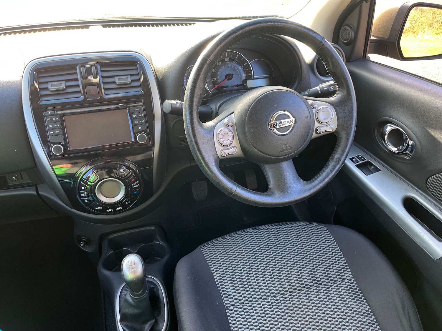 Used Nissan Micra 2015 for sale - 77080124: Photo 9