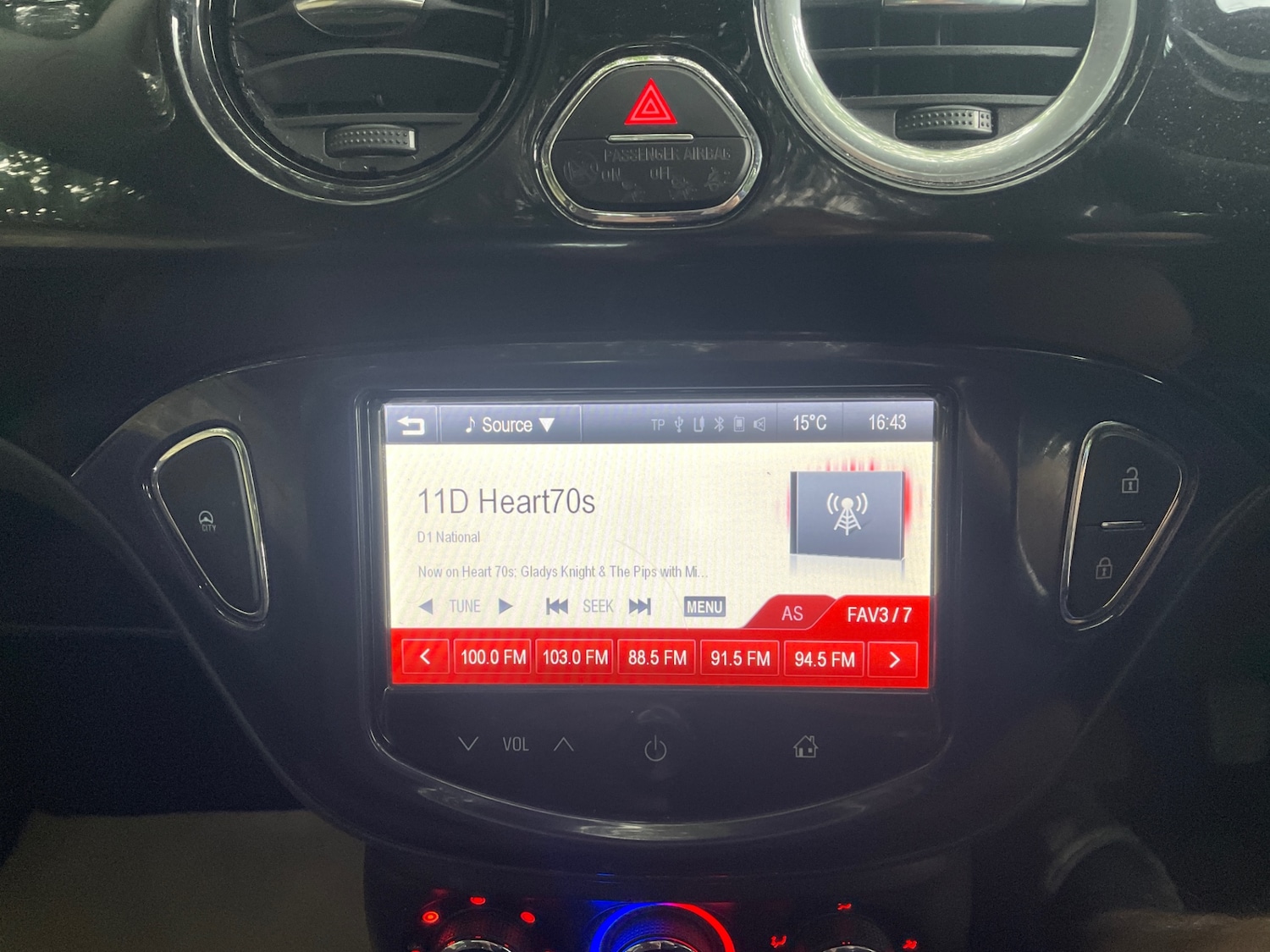 Used Vauxhall ADAM 2013 for sale - 76097126: Photo 8