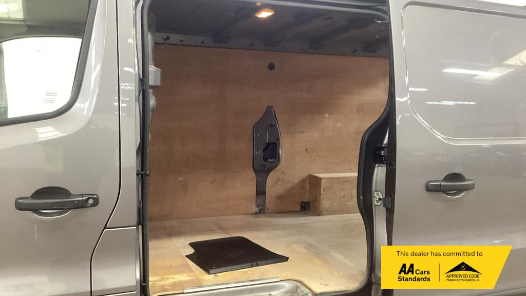 Used Renault Trafic 2018 for sale - 76782117: Photo 9