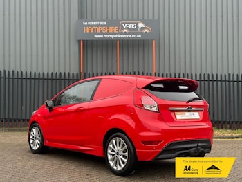 Used Ford Fiesta Van 2016 for sale - 76925329: Photo